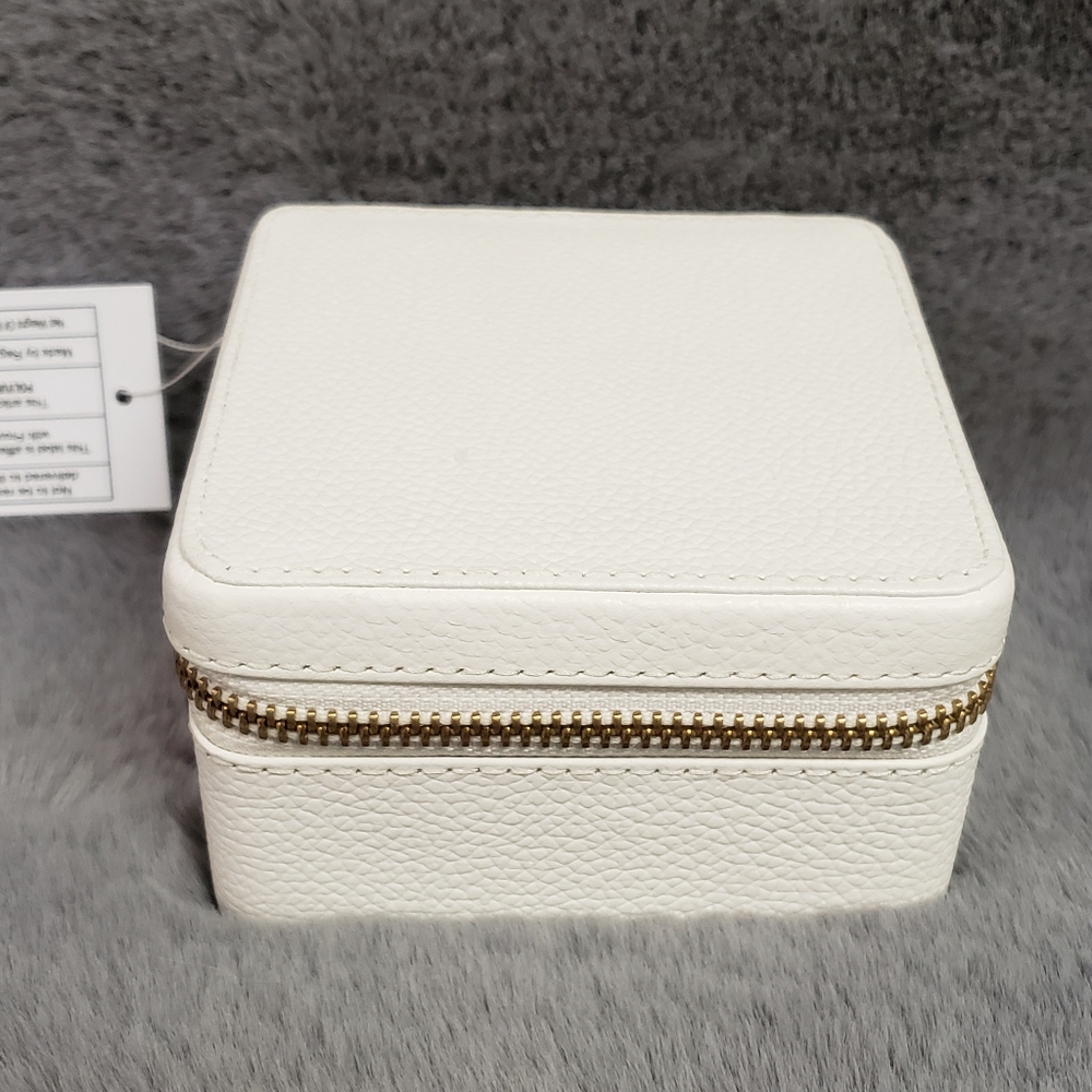 Mark & Graham travel jewelry accessories case white